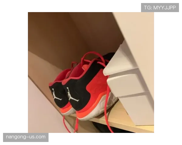 姚明家里那巨无霸鞋柜，普通人怕是放不下两双鞋就崩溃了